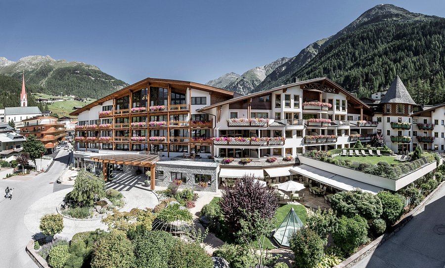 HOTEL Das Central - Alpine . Luxury . Life Solden