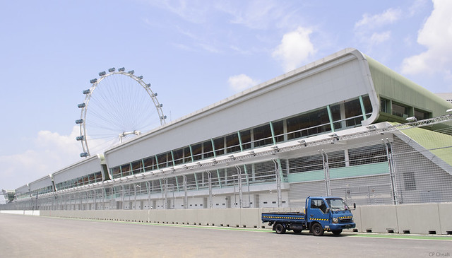 F1 Pit Building