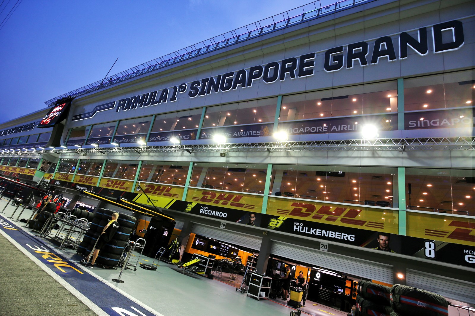 F1 Pit Building