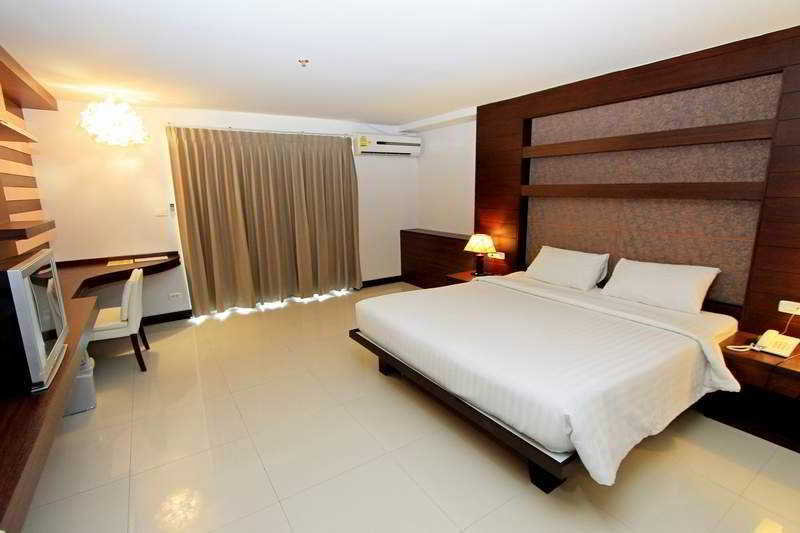 Convenient Grand Hotel Suvarnabhumi