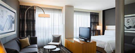 Renaissance Chicago O'Hare Suites by Marriott Hote